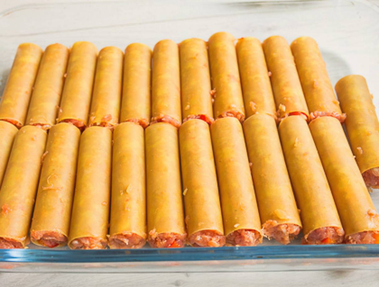 Каннеллони с фаршем под соусом со сливками в духовке