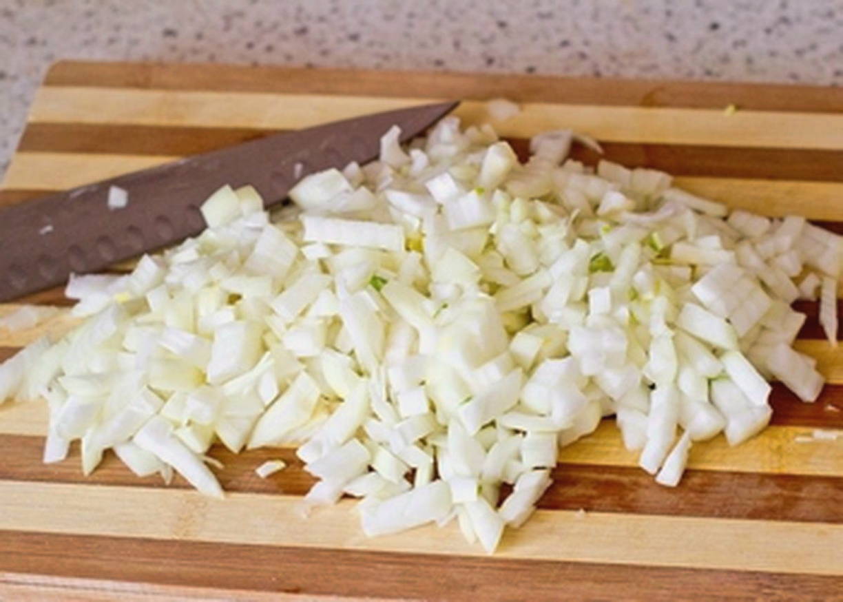 Мясной рулет из фарша с начинкой в духовке