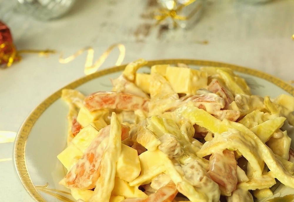 Салат «Гусарский» с копченой курицей
