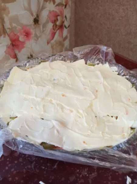 Слоеный салат «Грибная поляна» с шампиньонами и курицей