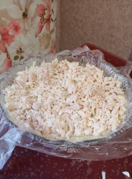 Слоеный салат «Грибная поляна» с шампиньонами и курицей