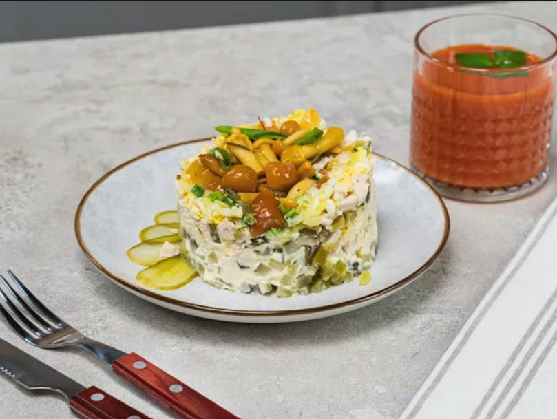 Салат «Грибная поляна» с маринованными опятами