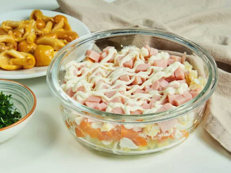 Салат «Грибная поляна» с ветчиной