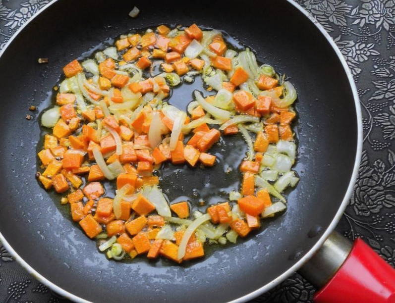 Суп со свининой, гречкой и картошкой