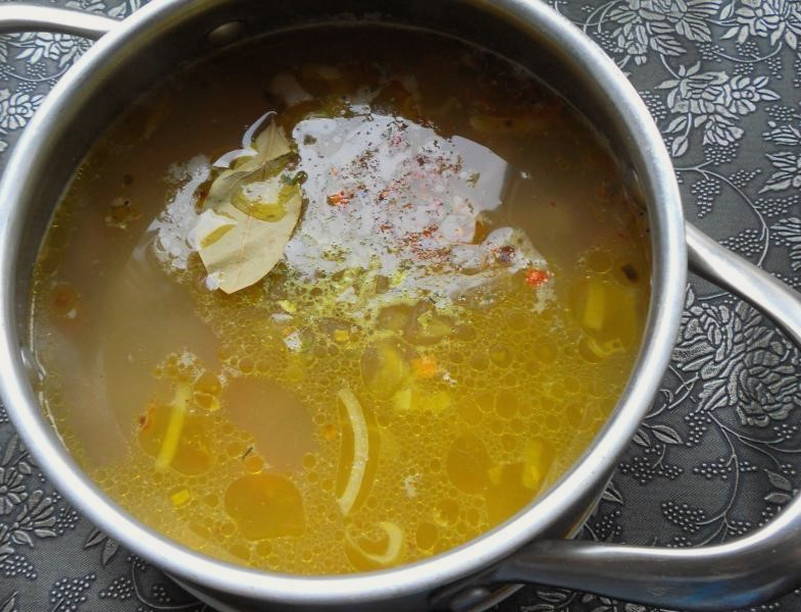 Суп со свининой, гречкой и картошкой