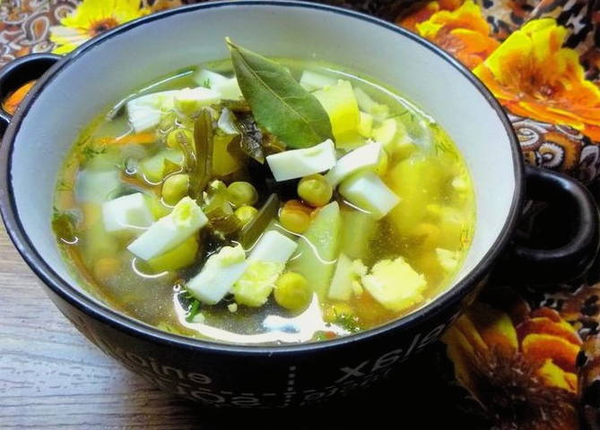 Суп с морской капустой и яйцом