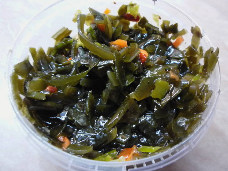 Суп с морской капустой и яйцом