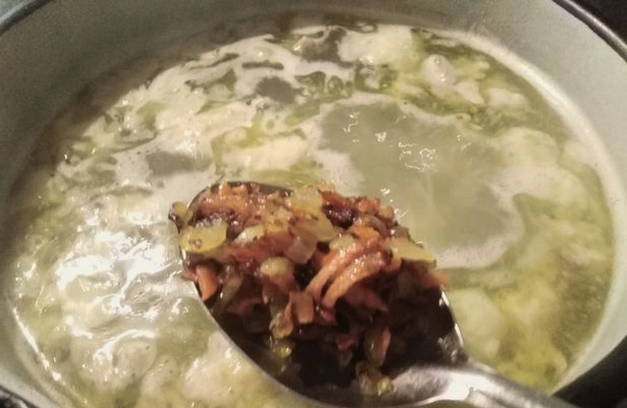 Куриный суп с вермишелью и картофелем с зажаркой