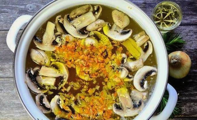 Грибной суп с пшеном и картошкой