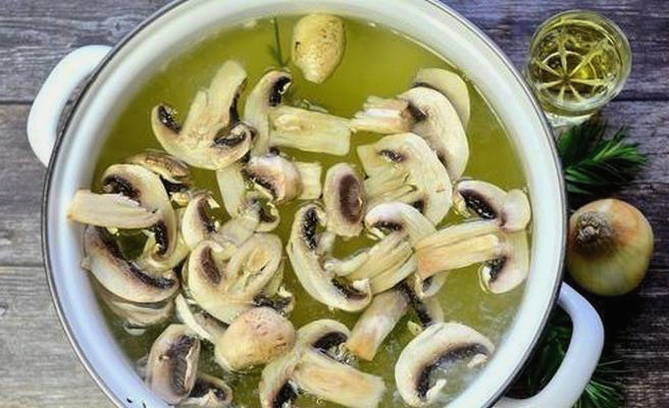 Грибной суп с пшеном и картошкой