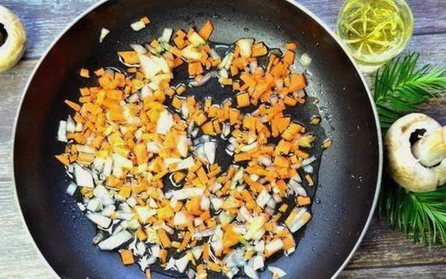 Грибной суп с пшеном и картошкой