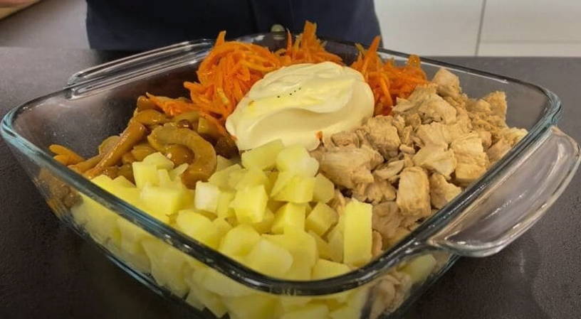 Салат «Жар птица» с опятами и курицей и корейской морковкой