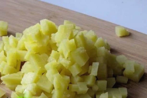 Салат «Дубок» с курицей, шампиньонами и сыром
