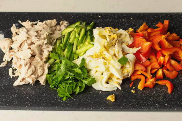 Салат «Для мамы» с корейской морковью и курицей