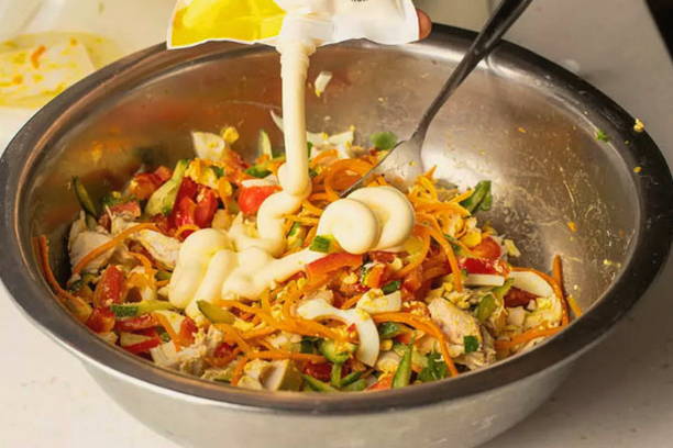 Салат «Для мамы» с корейской морковью и курицей