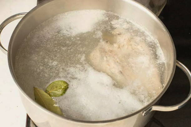 Салат «Для мамы» с корейской морковью и курицей