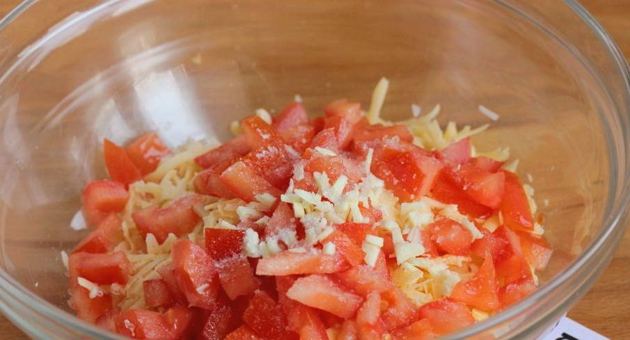 Салат «Дипломат» с крабовыми палочками и помидорами