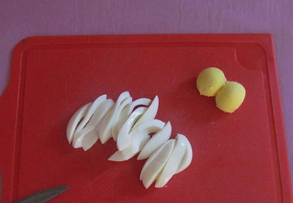 Салат «Дамский каприз» с курицей и грибами