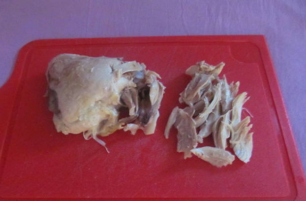 Салат «Дамский каприз» с курицей и грибами