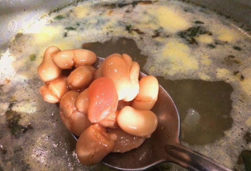 Суп с фасолью и тушенкой