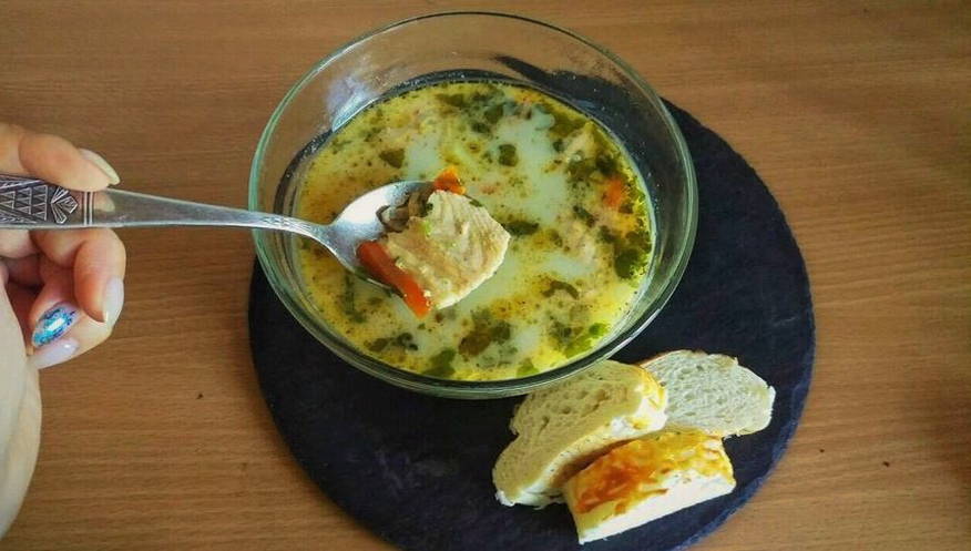 Суп с красной рыбой и сливочным сыром