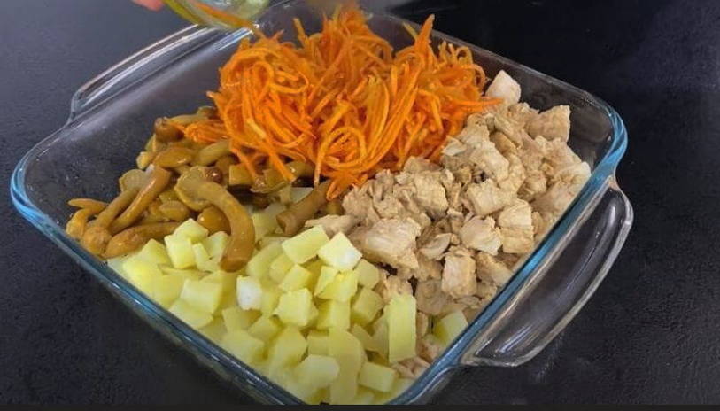 Салат «Жар птица» с опятами и курицей