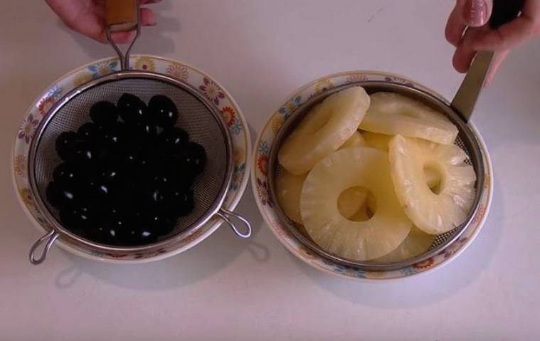 Салат «Дамский каприз» с копченой курицей