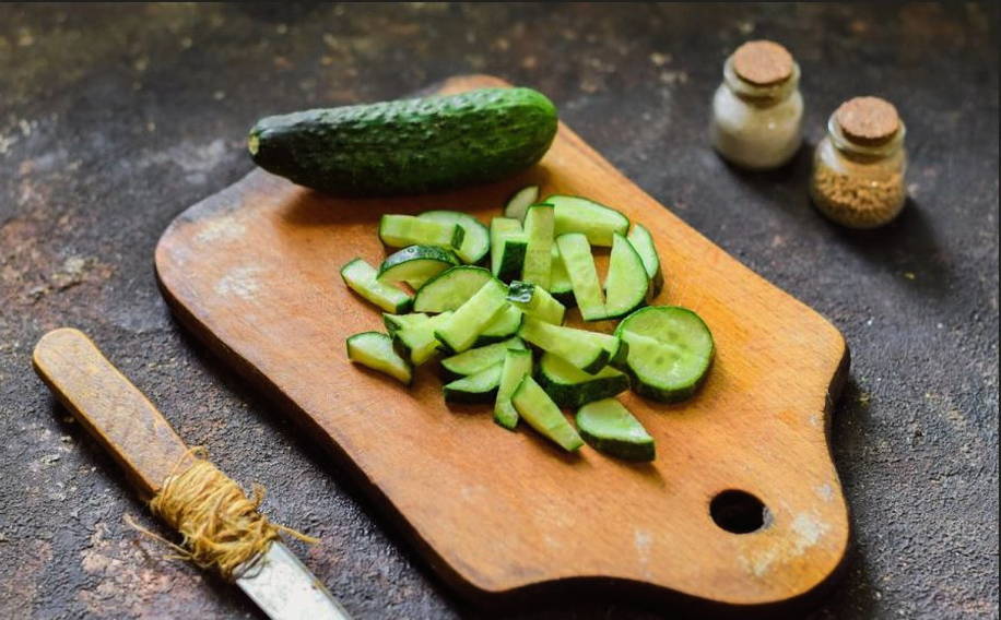 Салат «Дамский каприз» с ветчиной и грибами