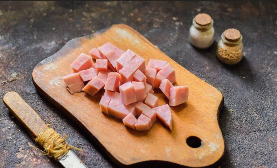 Салат «Дамский каприз» с ветчиной и грибами