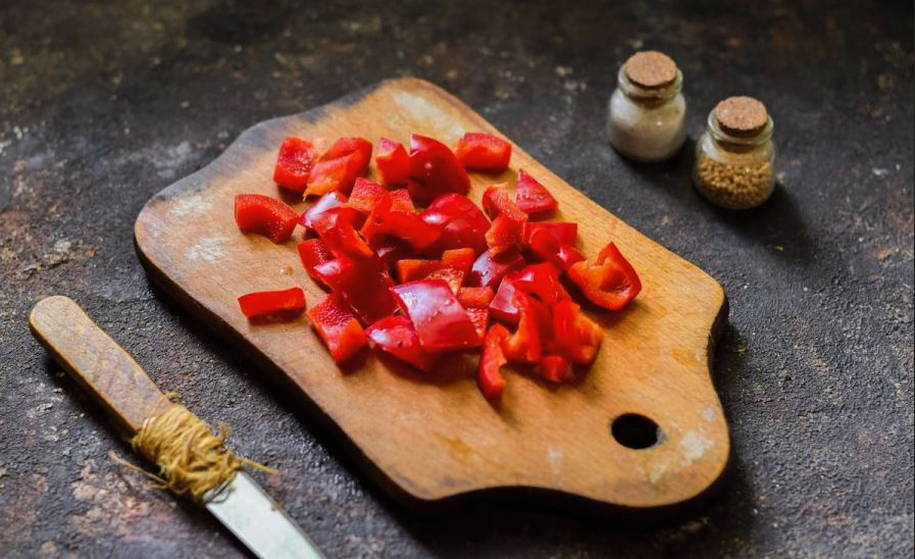 Салат «Дамский каприз» с ветчиной и грибами