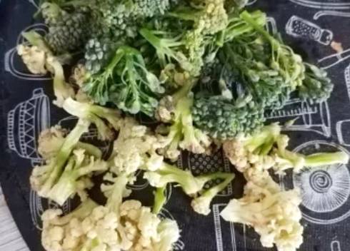 Суп из брокколи и цветной капусты с курицей