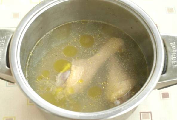 Суп из морской капусты с яйцом и курицей
