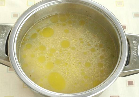 Суп из морской капусты с яйцом и курицей