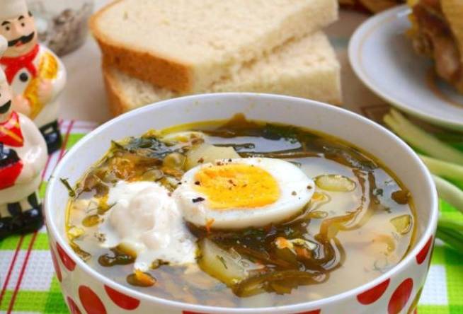 Суп из морской капусты с яйцом и курицей