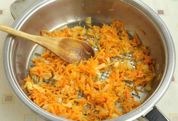Суп из морской капусты с яйцом и курицей