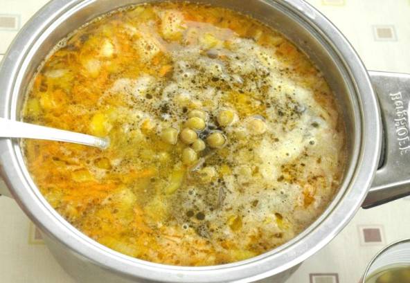 Суп из морской капусты с яйцом и курицей
