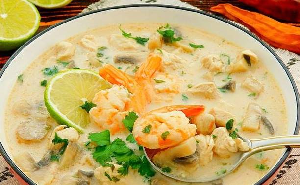Суп том ям с курицей и грибами