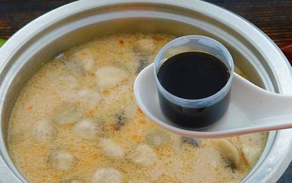 Суп том ям с курицей и грибами