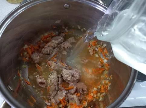Суп с гречкой и тушенкой