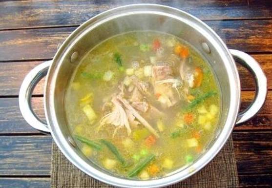 Суп с замороженными овощами и курицей