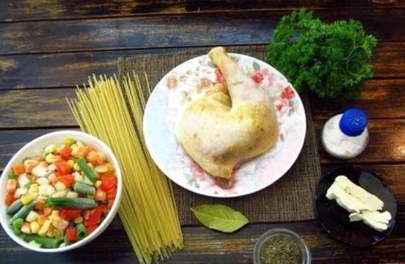Суп с замороженными овощами и курицей