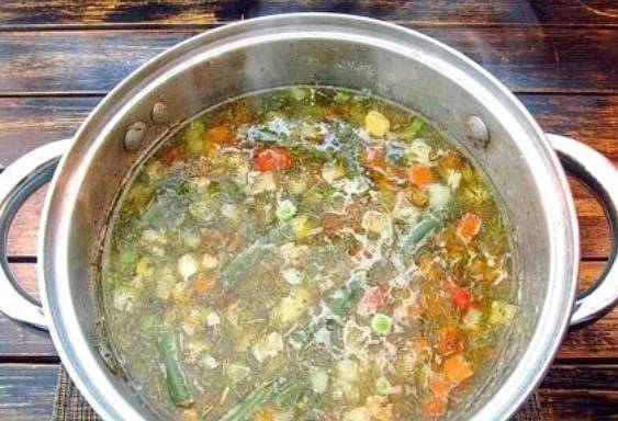 Суп с замороженными овощами и курицей