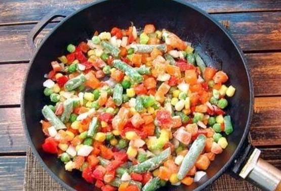 Суп с замороженными овощами и курицей