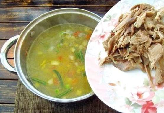 Суп с замороженными овощами и курицей
