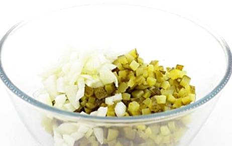 Салат «Загадка» с говядиной и солеными огурцами