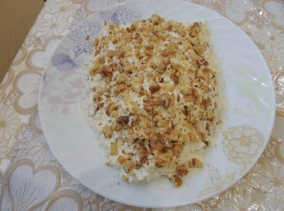 Салат «Виноградная гроздь» с курицей и грецкими орехами