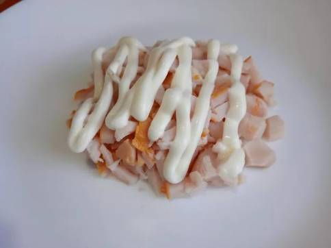 Салат «Виноградная гроздь» с копченой курицей