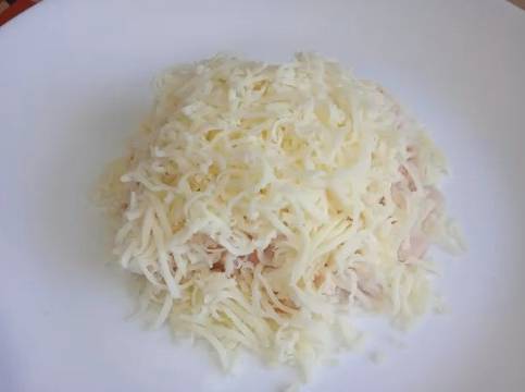Салат «Виноградная гроздь» с копченой курицей