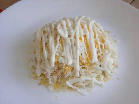 Салат «Виноградная гроздь» с копченой курицей