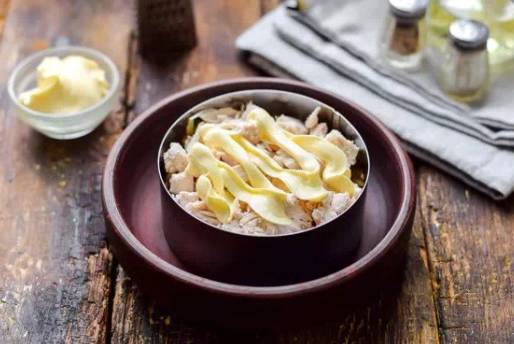 Салат «Викинг» с ананасом, курицей и шампиньонами